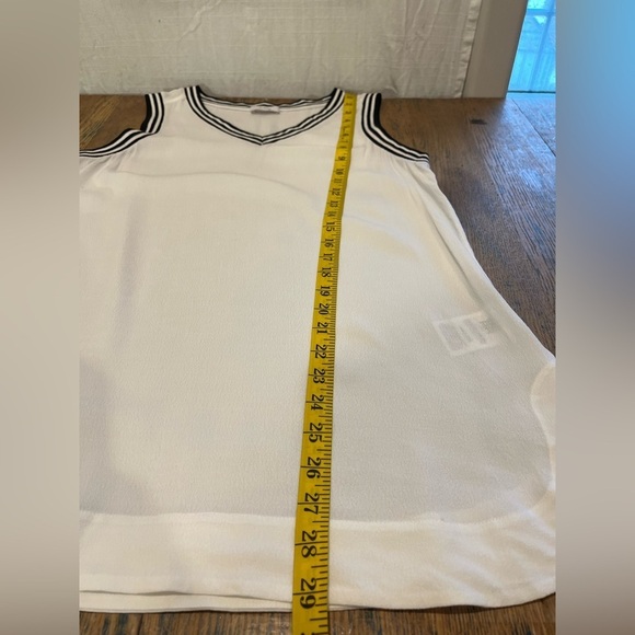 Riani White Sleeveless V-Neck Top with Sporty Trim – Size 8 - Picture 4 of 9